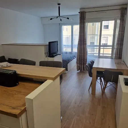 Aix Apartamento *